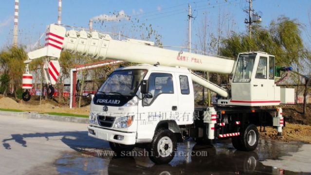 點(diǎn)擊查看詳細(xì)信息<br>標(biāo)題：8噸汽車吊 閱讀次數(shù)：2131